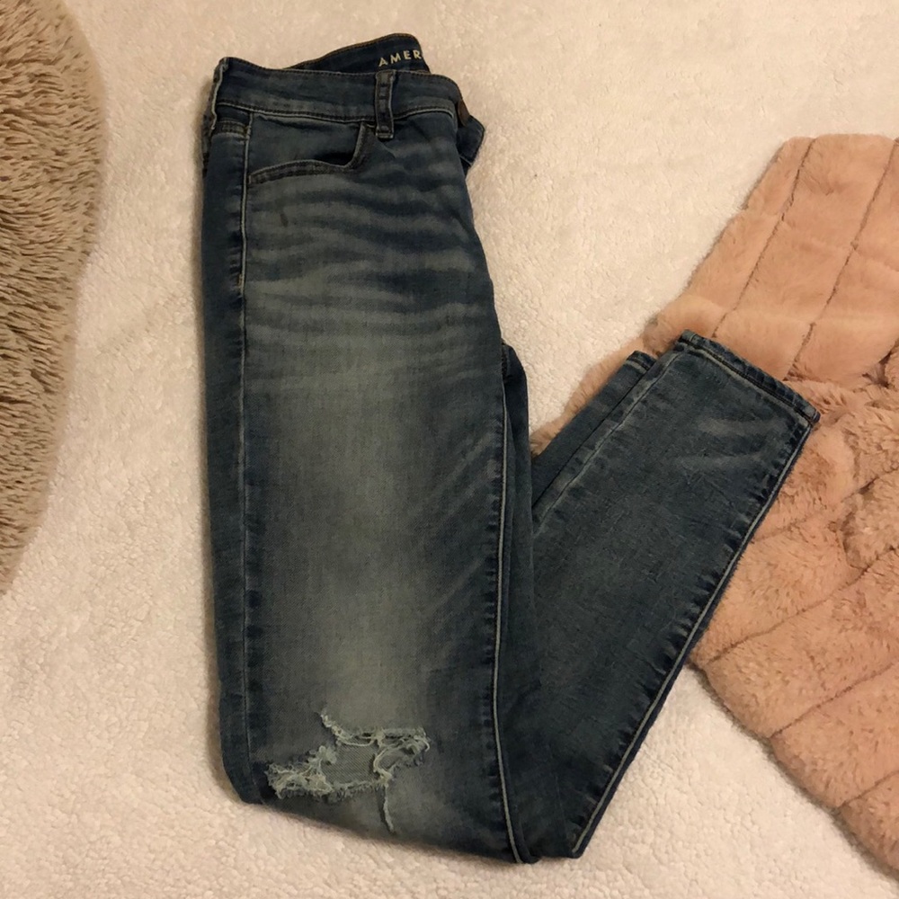 american eagle ripped skinny jeans